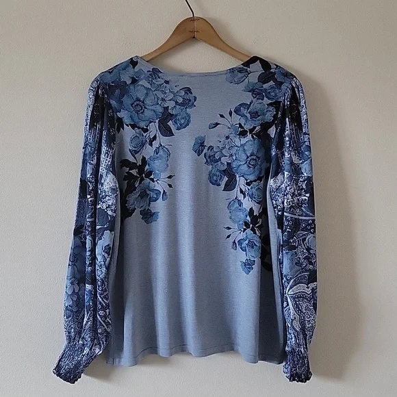 Chico's Blue Floral Vneck Sweater Satin Peasant Sleeves Size Large - Picture 4 of 6